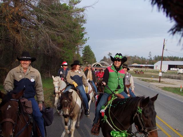 MCTRA-Christmas-Ride-12-10-2011-015.JPG